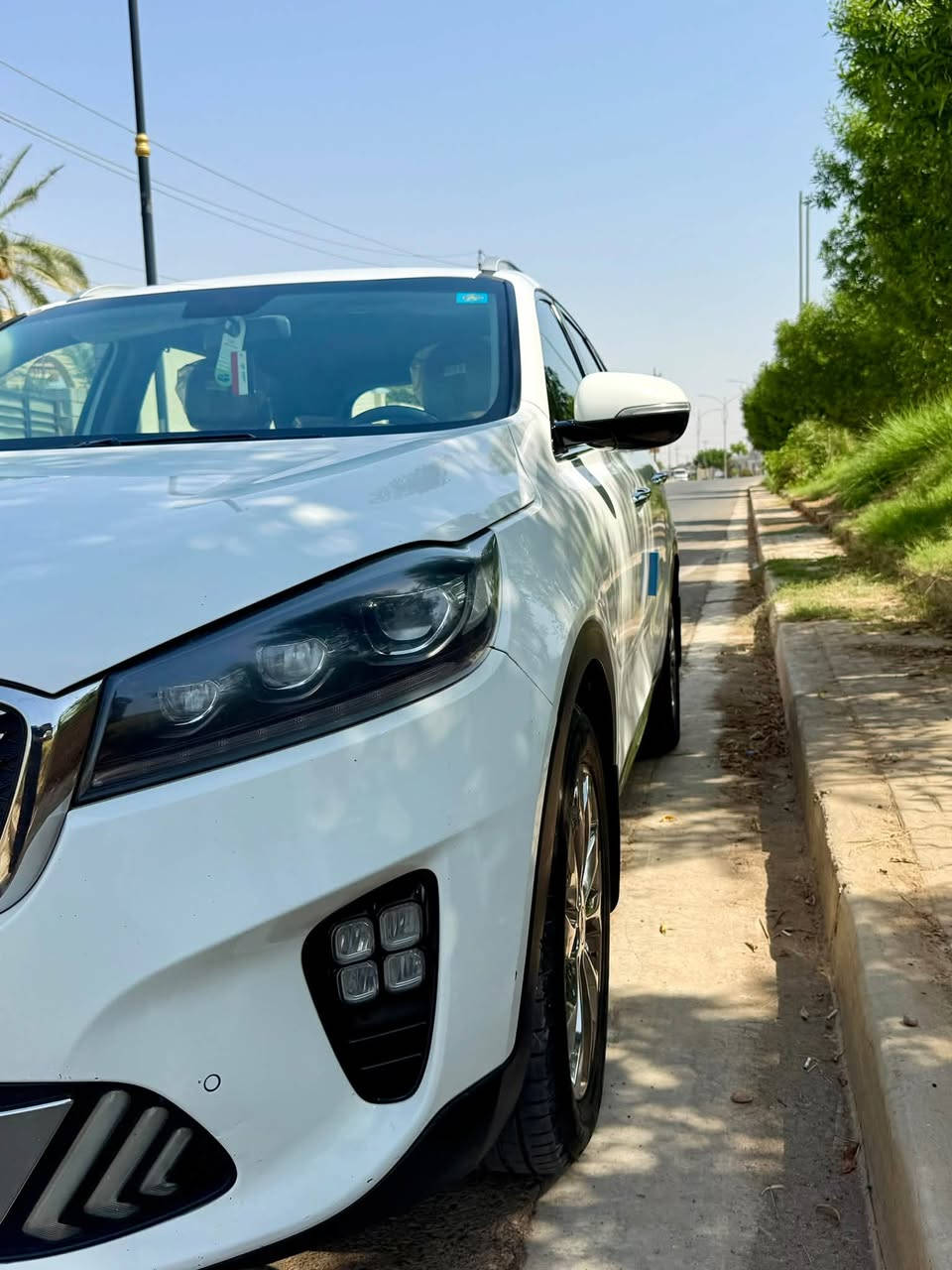 سورنتو 2019 الشكل الجديد خليجي 
* ماشية ١٣٣ ألف قابل للزيادة 
مكفوله من الصبغ والتبديل والحادث 
بيها رصعة بسيطة جوه هلال البانزين.
كتلوكات الشركة موجودات البصمة الثانية ممستخدمة
* المواصفات /🔥✅✅✅
1- 1/1 عدا بانوراما
2- بصمة تشغيل + بصمة أبواب + بصمة صندوق
3- كاميرة خلفية وشاشه كبيرة . 
4- حساسات أمامي + خلفي 
5- محرك ٦ سلندر (3500) كفالة كير ومكينة وصدر (عدا الأمامي يحتاج صيانه واتكفل بي)وحدادية وتبريد كفالة عامة 
6- رقم بغداد تحويل ثاني يوم 
7- سبعة راكب + كشنات جلد + ثلاث قطع تبريد 
8- المقاعد الأمامية كهرباء العدد ٢ 
9- لد نهاري لايت أبيض 
10- تبريد ثلاث قطع 
11- المرايات الجانبية شفط + إشارات بالمرايات
12- سايد بريك قدم + بردات خلفية بلادي
13- يدات نيكل اصلي + ويل اكروم ١٩
14-  تخم تايرات جدد امامي خلفي + باتري جديد أصلي
15- نظام ايكو درايف  + نظام سبورت ورياضي وعادي 
16- مانع إنزلاق وإنحدار + أضواء ترحيب بلاديات 
17-طفاية حريق + مثلث أمان.
 للإستفسار ***********
مكان السيارة / صلاح الدين 
السعر :: اطلبه بالتعليقات يصلك خاص 📩✅
