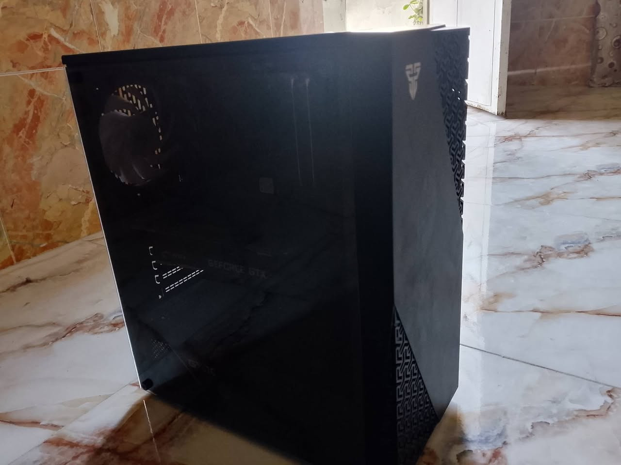 السلام عليكم
معالج : i5-8500 
رام : 16gb 3200rgb 
كرت : 1080ti 11gb
تخزين : m.2 512gb
بورد : z390 
بور سبلاي : gamemax 1050w platinum 
شاشه : Acer 165hz حجم ٢٤ و alhua 100hz حجم ٢٤ اثنينهم fullhd وياهم كرسي و ماوس و كيبورد و سماعه و يده و مايك و كيبلات كامله

 بعد معاناة وكاعد اجمع بي سي مالتي قرر ابوي يسوي خطوة جميلة هي يطردني من البيت ف اريد ابيع تجميعتي كامله وياها كرسي و شاشتين الي تفيده يراسلني سعرها مليون و ١٥٠ يعني تجيب ميز و فقط شد والعب

مكاني بغداد الدوره حي المعلمين 
7748406454

