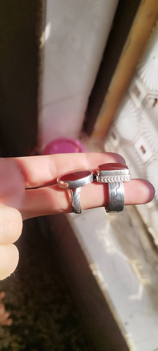 السلام عليكم
محابس عقيق يماني للبيع فضة ثقيل
السعر 150 وبيهن مجال قليل 
للإتصال 
***********
