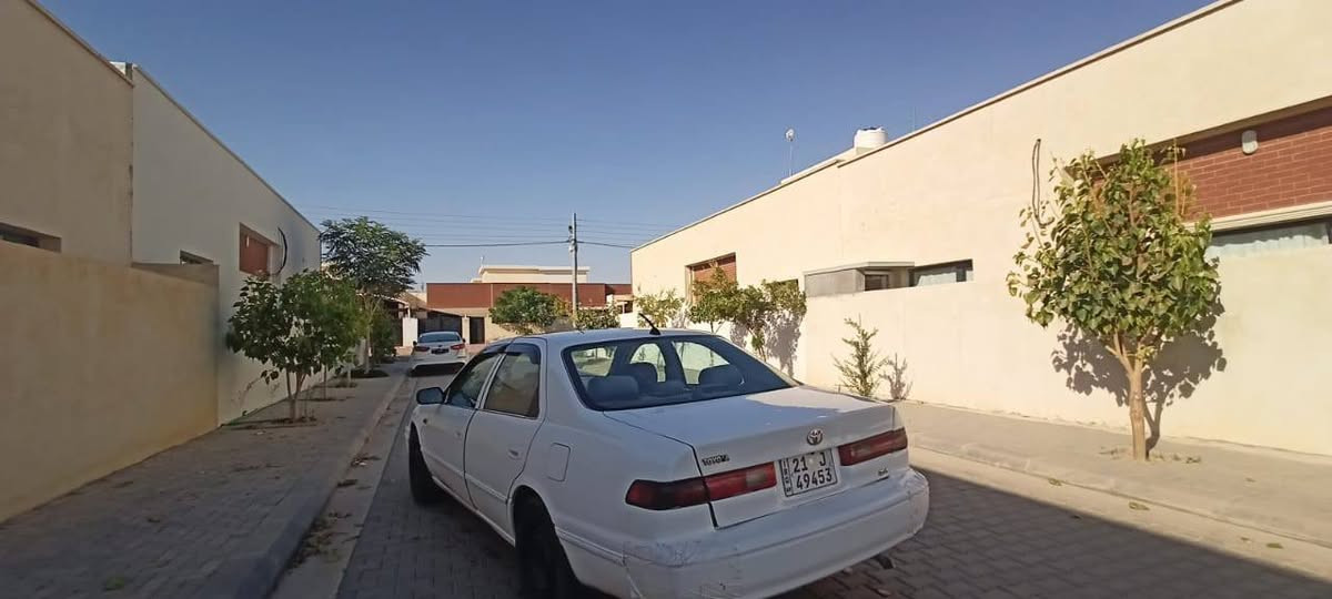 سلام عليكم
من رخصة ادمين المحترم 

سيارة تويوتا كامري 

رقم سليمانية الماني 

رقم و سنوية و هزة و براد جديد لغاية ٢٠٢٩ باسمنه شرط التحويل و وكلالة بكلار 

موديل ٢٠٠٠ 

مواصفات خليجي 

السيارة مكفولة من الضربة شرط الفحص 

مصبوغة عام بدون صبغ 

الدواخل مرتب و نظيف 

تبريد شغال شرط الفحص 

كهربائيات كله شغال ما بيه نقص

كير مكينة مكفولات شرط الفحص 

صدر و حدادية امامي خلفي مرتب و ما بيه مصروف 

سيارة مال بيت و مداريه و مخلي بيه ولا مصروف 

السيارة موجودة بكلار 

رقم صاحب السيارة 

ما أجاوب علخاص و هذه رقم صاحب السيارة 

***********

***********
