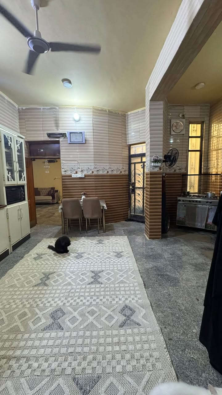 بيت للبيع بنهاوند الثانيه ، 200 متر ، واجهه 10 ونزال 20 طابقين ، غرفه جوه و3 غرف فوك، السعر 225 مليون وبي مجال 
*********** للاستفسار مراسله الرقم

