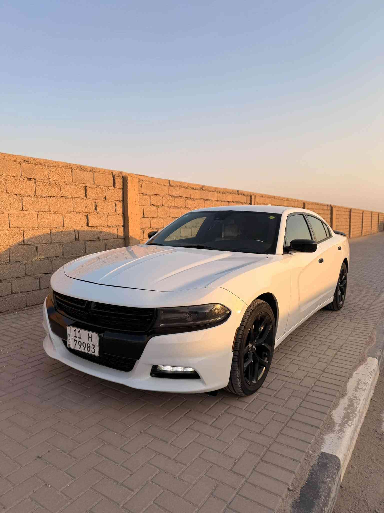 سلام عليكم
جارجر 17 اصل 
سياره داخله كفاله 
صار بيه بل عراق مدكر الامامي بارد وحافه الباب الايمن 
والايسر اربع اصابع بارد 
سياره حلوه وجديده بمعنه الكلمه 
رقم بغداد الجديد بسمنه 
فول عده الفتحه 
العنوان البصره 
السعر 190 وبيه مجال
***********

نص مكتوب في الصور:
- Tirad Khurr