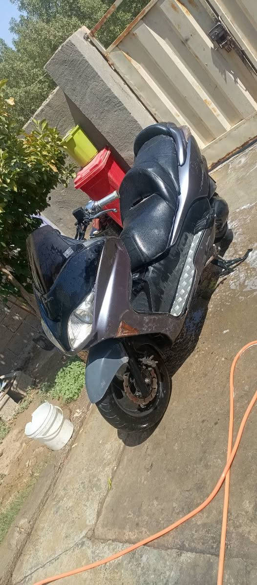 سلام عليكم دراجه فورزه 09 عامينه كيرهه موجود مكينه خير من الله سعر 800 وبيه مجال 
تايرات زوج جدد نكره بكل وقت شلعه ومعدل
***********

