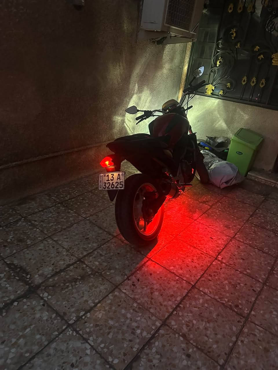 السلام عليكم ❤️
 للبيع هوندا nc700s 2013 ❣️
رقم و سنويه ميسان انكليزي مشروع وطني وين متريد احولك 

الدراجة ما شاء الله عروس معتني بيها كلش و بحالة الشركه 
عليها ادامه كامله حته للبرغي (نوزلات جدد ، بلكات BOSCH جدد ، مجاول جدد ، الثروتل (الجويتر) بحالة الوكاله ، باتري جديد ، فلتر شوته ، فلتر بانزين ،  تانكي يلمع ، ادامه لمنضومة التبريد و المي كامله يعني الراديتر بالجيس ، ادامه لمنضومة البريك كامله ، دسكات امامي و خلفي جديد و بعد اكثر معتني بيها ) 
نوع الزيت المسخدم Addinol full synthitic🩵
نوع سائل التبريد Eurol💚
نوع زيت البريك LIQUI MOLY💙
و شرط الزيوت ما اجيبها اذا مو من الشركة 
بانزين كله محسن لو سوبر 🧨
تخم تاير جديد Scorpion Attack 
الإضافات الي عليها 👇🏻
اكزوست اكرا اصلي صوتها كلش حلو و البلاديه موجوده ❤️
عدسه زنون ام المروحه ❤️
يدات رياضيه مريحه ❤️
يدات بريك رياضيه ❤️
لدات مخفيه بلون احمر اسفل الدراجه ❤️
اشاير BMW لد (اشاره لكزز + لد احمر ترحيبي + ثابت)❤️
كشن تصميم خاص من المبدع cover bike 🧨

شباب الدراجه مصروف عليها كلش هواي بس الكشن ب 150 الف 🧨 و متعوب عليها اكثر  بعد و ابد ما متعوبه ماشيه 55الف 

شباب الدراجة نازله من السنتر و حالياً عارضها للبيع مكاني زيونه 
سعرها 40 $ و بيها مجال للطيبين رقمي *********** مابي واتساب و *********** بس واتساب 
اعتذر على الاطاله ❤️
