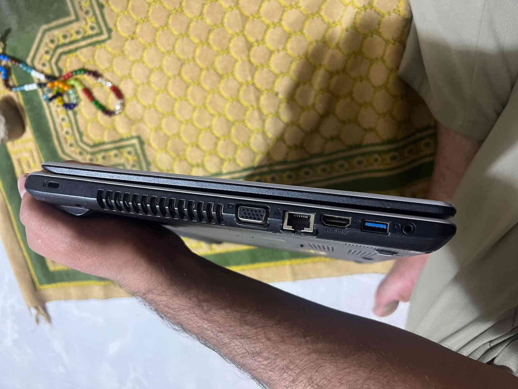 💻🔥 **للبيع لابتوب Acer Aspire V3-572** 🔥💻
📌 **المواصفات:**
✅ معالج Intel Core i5 جيل خامس
✅ رام 8GB
✅ هارد SSD سعة 256GB 🚀
✅ كرت شاشة Intel HD Graphics 5500
✅ مناسب للدراسة، التصفح، والأعمال اليومية

🔧 **ملاحظة:** الشاشة مبدّلة.

📱 لابتوب عملي بمواصفات مناسبة للاستخدام اليومي السعر 400الف بيه مجال بسيط 

📩 للاستفسار والتواصل، راسلني خاص.
العنوان البصره جمعيات 
***********
الجاد بالشراء حياه الله ❤️
