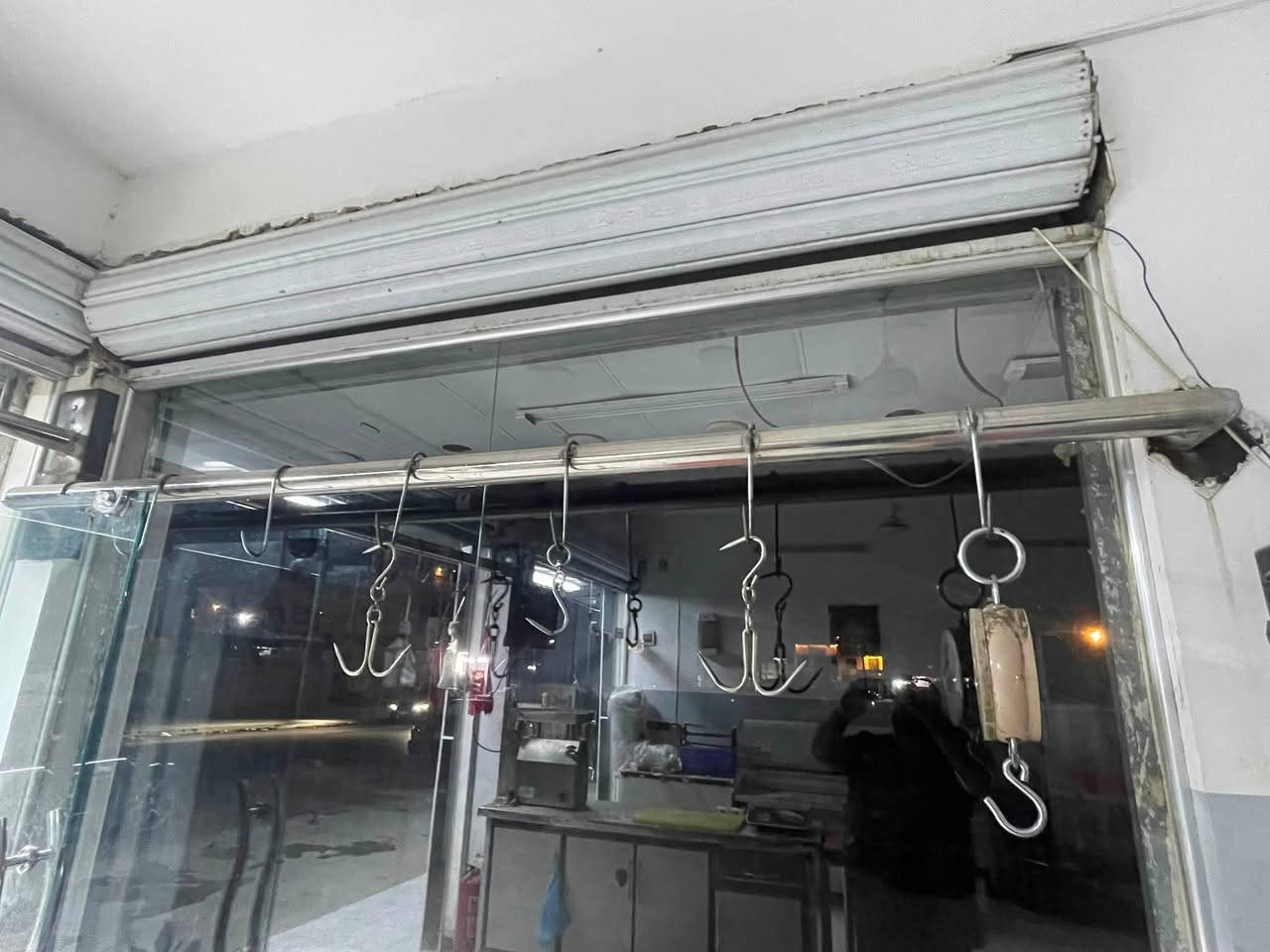 غراض مطعم او محل كصابة للبيع بغداد خابر او بيكم خير او دللو ***********
