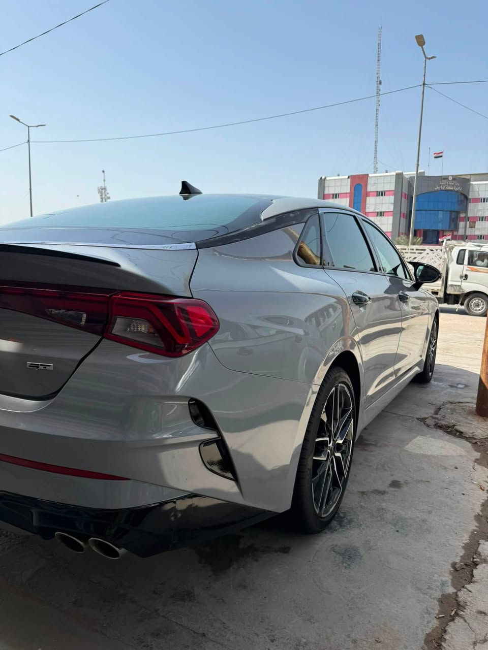 السلام عليكم K5 _GT
الـــــمــوديــــل:-2024
حــجـم الـمـحرك:- Turbo 2500
الــــعـــــــــداد:20 الف ميل
الايــــربــاكـــات:-بدون ايرباك 
الـــــــوحـــــــة:- رقم بغداد باسمي مالك اول اني 
 السعر  218💲وبيه مجال 
- بصمه تشغيل + ابواب
- تشغيل عن بعد ( Remote Start )
- بنوراما فتحتين 
- داخل جلد ( اسود خط احمر )
- كشنات كهربائيه للسائق مع تدفئه بالكشن مختم GT
-تحكم ستيرن جهـتين 
- شحن لاسلكي
- لايت زينون 4 عدسات
- كشافات زينون
- بك لايت لد متصل
- رادار امامي + خلفي + جانبي
- نظام النقطه العمياء مع تحذير الاصطدام مع خاصيه التوقف التلقائي 
- مثبت سرعه ذكي تفاعلي مع الرادار 
- نظام كشف حركه المرور الخلفيه توقف ذاتي عند مرور شخص او سيارة من الخلف 
- مساعدة البقاء في المسار في حال عدم الانتباه 
- مساعد الخروج الامن عند فتح الابواب 
- شاشة وسطية 10.25 إنش تدعم Apple CarPlay & Android Auto 
- خاصيه التحكم بصوت المحرك عن طريق الشاشه Active sound design ٣ وضعيات 
-نظام صوتي محيطي عدد 12 سماعة
- درايف مود ٤ وضعيات للقياده 
‏Normal,sport,sport plus ,custom 
- نظام ترحيب عند الاقتراب فتح الاضواء 
-الضرر بارد بالجنطه وبيه بنيد ضربه خفيفه نصبغ ليبل واحد 
***********
العنوان:-حله بابل مركز المدينة
