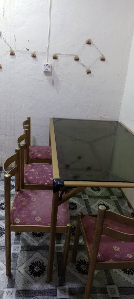 ميز طعام مستعجلين عل بيع ماله مكاني ناصريه للستفسار ***********
