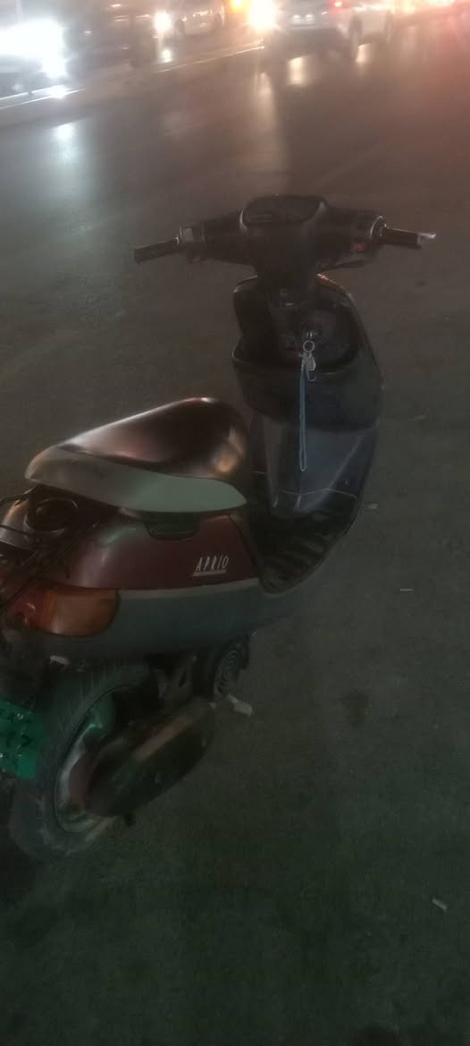 السلام عليكم دراجه بطه شغاله وفول الفول السعر 200 وبيه مجال للشراي مكينه حلوه كهربائيات شغاله لايت امامي خلفي عالي ناصي للتواصل (***********
