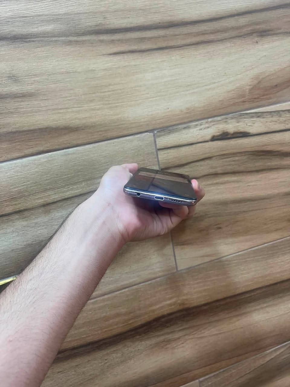 السلام عليكم.
Poco X3 pro.
الجهاز حلو نضيف. 
ذاكرة 256.
60 فريم في ببجي.
كله بلادي مامفتوح شرط.
الجهاز سلس وحلو وكاميرات حلوه وصوت واتصال و سيمكرت كله شغال.
سعره مناسب.
ويرهم مراوس.
هــــ. ***********
موجود اتصال و واتس اب و خاص.
