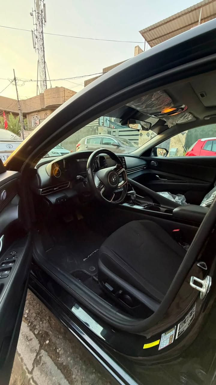 .

🚘 للبيع | هيونداي النترا 2022
وارد أمريكي | فول مواصفات

📌 مواصفات السيارة:
▪️ اللون: أسود.
▪️ محرك 2000 دوش
▪️ الممشى: 77 ألف كم.
▪️ تشغيل ودخول ذكي (بصمة).
▪️ شاشة رئيسية.
▪️ شاشة عدادات ديجيتال.
▪️ نظام صوت Bose.
▪️ فتحة سقف.
▪️ كاميرا خلفية.
▪️ نظام مراقبة النقطة العمياء.
▪️ نظام منع الاصطدام الأمامي.
▪️ مثبت سرعة ذكي (Smart Cruise).
▪️ Auto Hold.
▪️ مقاعد مع تدفئة.
▪️ السيارة فول مواصفات.

🔹 الحادث الأمريكي  فقط العتبه مال الصدر موضح بالصور بكل شفافية.
🔹 السيارة نظيفة وجاهزة للاستخدام.

📍 الموقع: النجف – قرب مجسرات الزهراء.
📞 للاستفسار: ***********
