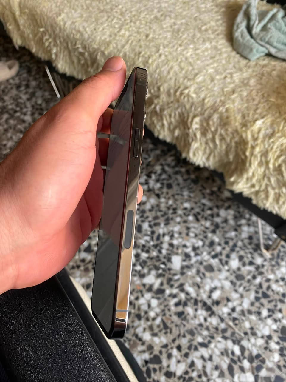 السلام عليكم 12pro max  ذاكره 256 بطاريه85 جهاز بلادي كلشي مابي كلش نضيف الجهاز *********** مكاني المشتل
