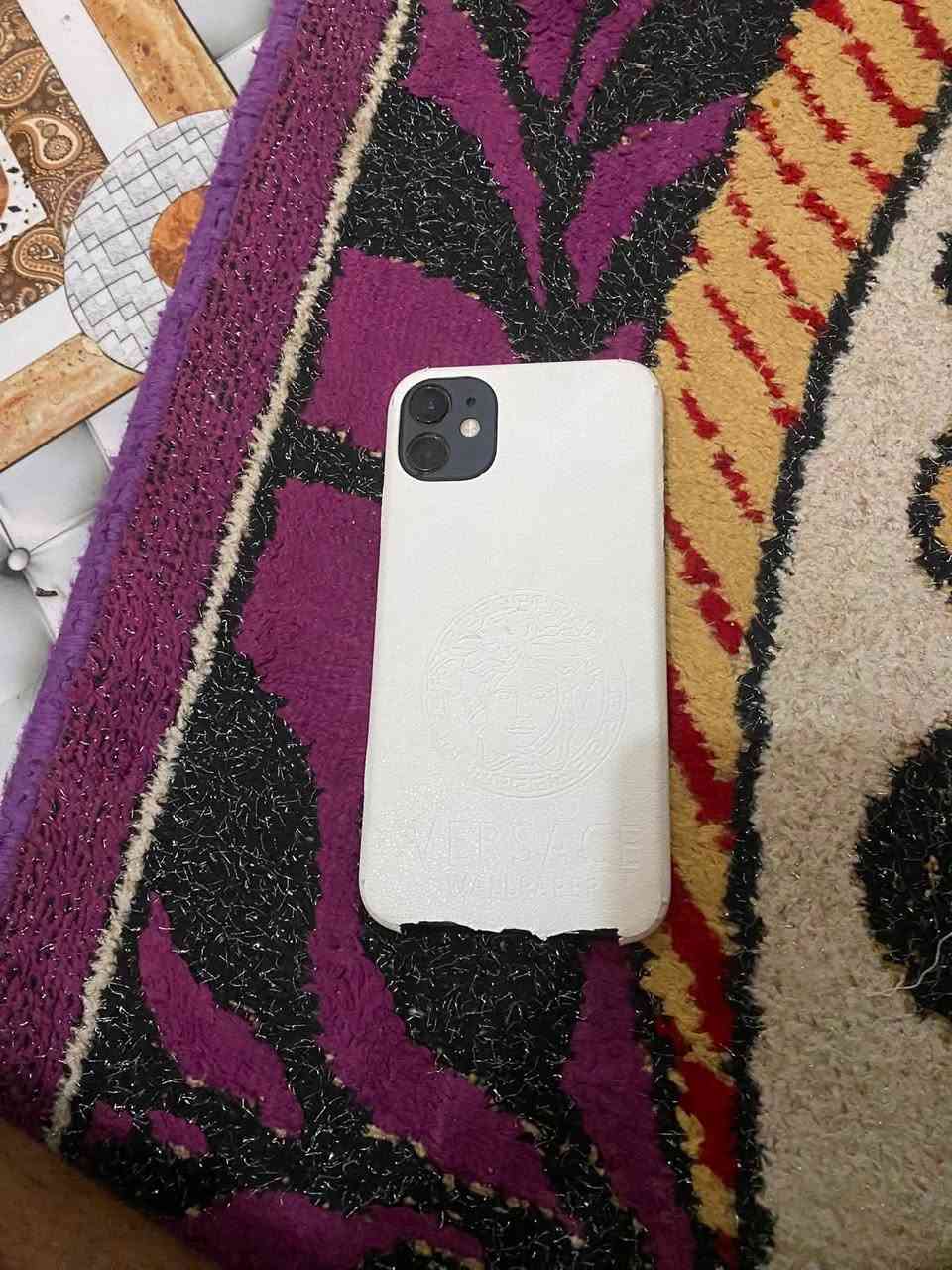 ايفون 11 عادي مبدل شاشه وبطاريه وفيس ايدي شغال قفله 170 ما متواجد عل فيس ***********
