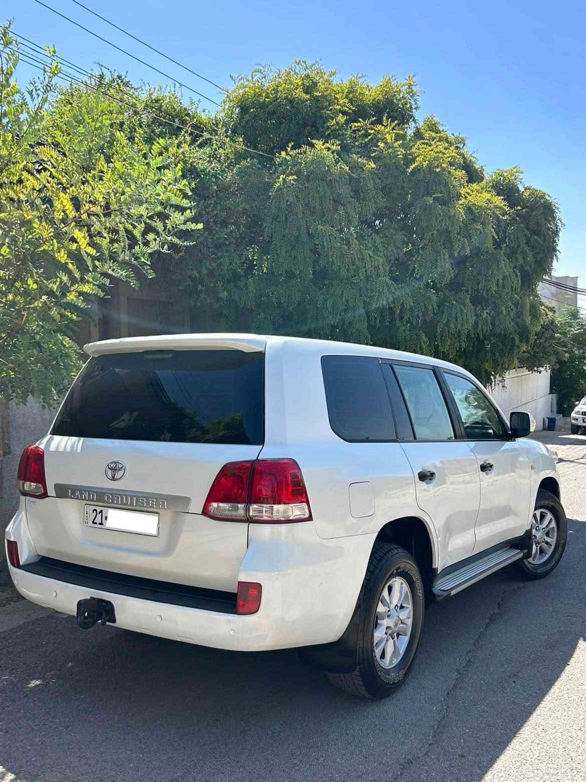 Toyota Land Cruiser 2009 G9 245$ 
وەنەوشەی ٢٠٠٩ ی مواسەفات G سپی سەدەفی 
بەسمە و گێڕ ئۆتۆماتیک و هۆک و سەلاجەیە حاسەیە تەبرید مەرکەزی 
نرخ: ٢٤٥$ معامەلەیەکی کەم تەنها فرۆشتن گۆڕینەوە ناکەم 
٤ تایەی لۆکی لەژێرە 
ڕەسمی سۆنەری دانراوە 
گێڕ و مەکینەی بێ عەیبە 
سەنەوی و ژینگەی تازەیە تا ٢٠٣١ بەناوی خۆمانەوەیە 
سلێمانی - ناوشار
ژمارەی خاوەنی *********** السليمانية, العراق
