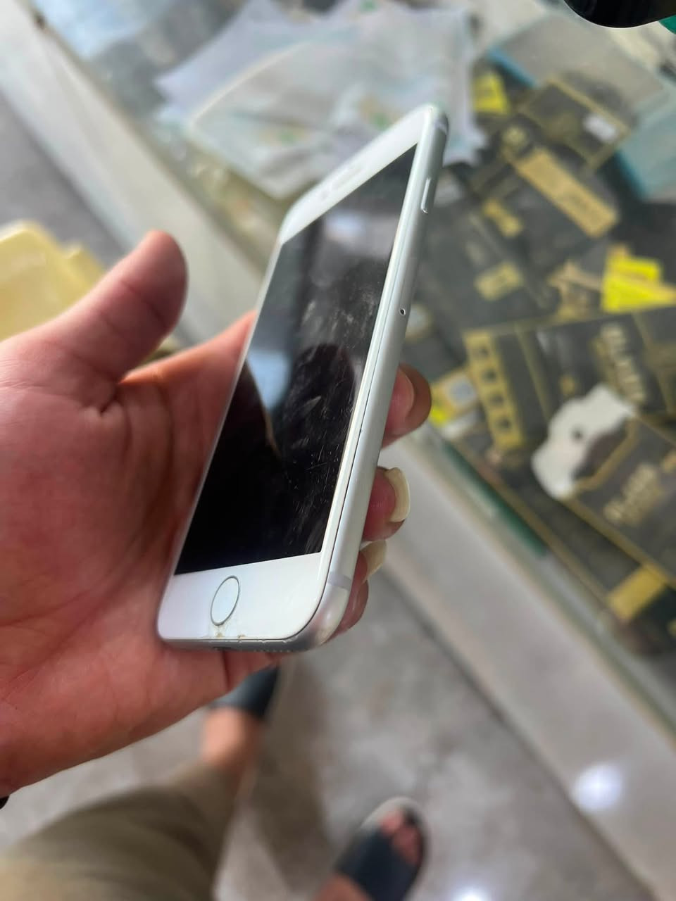 السلام عليكم أيفون 8

ايت عادي 

ذاكره 64

بطاريه 65

ع وضع لشركه مكفوول 

بي شخط من يم لدكمه 

سعره ٨٥

مكاني ابو غريب حي الرساله 
***********
***********
