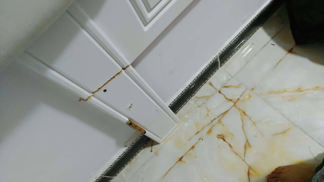 بمليون وبيها مجال 
غرفه 10قطع تصميم تركي خشب عراقي ضررها هاي تاج مال جربايه لين قاط ثاني بلفره مال درج طكوها بلمحجر وتصليحها ميكلف 12 الف،جديده صار 10 ايام من مشتريها وطبعا كبيره ع غرفه
مكاني بعقوبة الوثبه
