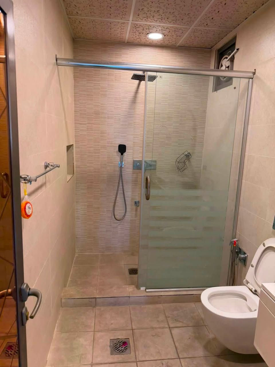 🏠 للإيجار في منطقة السيدية

📐 مساحة 120 متر  
🛏️ 3 غرف نوم  
🛋️ صالة  
🍳 مطبخ  
🚿 مجموعتان صحيات  
🚗 كراج  

✨ البيت يحتاج فقط إلى صبغ.

📍 موقع مميز في منطقة السيدية

🏢 مكتب المصطفى للاستثمار والتطوير العقاري  
📞 ***********

#مكتب_المصطفى #الاستثمار_والتطوير_العقاري #السيدية #بيت_للإيجار #للإيجار #عقارات_بغداد #عقارات_السيدية #بيوت_للإيجار #عقارات_العراق #بغدا
