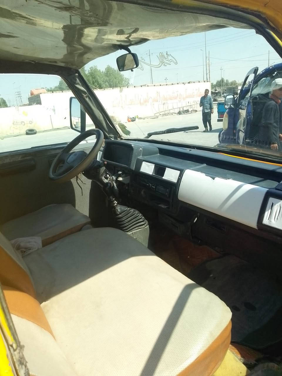 عينك هنا كيا اوسي للبيع جاهزه قبل للشارع تخم تاير حداديه مالك ما ندله مالتها جير ومكين
‏‪***********‬‏
السعر 25 وبيها مجال
عينك هنا كيا اوسي للبيع جاهزه قبل للشارع تخم تاير حداديه مالك ما ندله مالتها جير ومكين المكان ديوانيه
