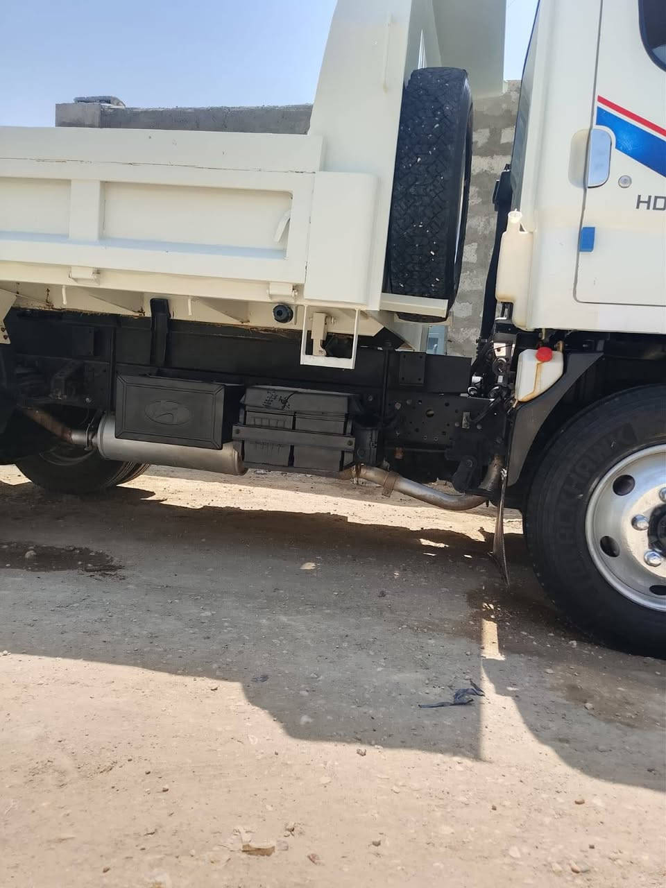 سلام عليكم هوندا للبيع فول مواصفات السياره على وضع الشركه   محرك ٤٠٠٠  عادي رقم بغداد انكليزي بسمي تحويل مباشر تخم تاير    البدي مصبوق  جماليه،حله جبله *********** و    ***********
