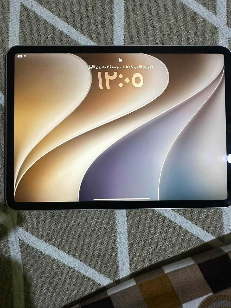 ايباد برو M1 • شاشة ١١ انش • طبعات اصابع