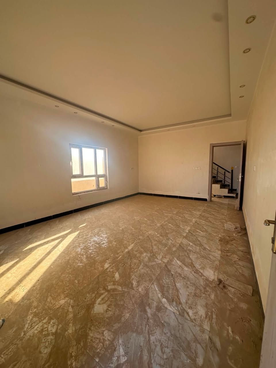 دار صفر للايجار  الديوم مجمع طيبه 2
ركن 
مساحة 200 متر 

4 غرف نوم+ هول + ستقبال  + مطبخ  + كراج 

قريب ع  شارع 60 

ايجار ٤٠٠ الف  قفل قفل

؛ الاستفسار  اتصال ع 

***********
