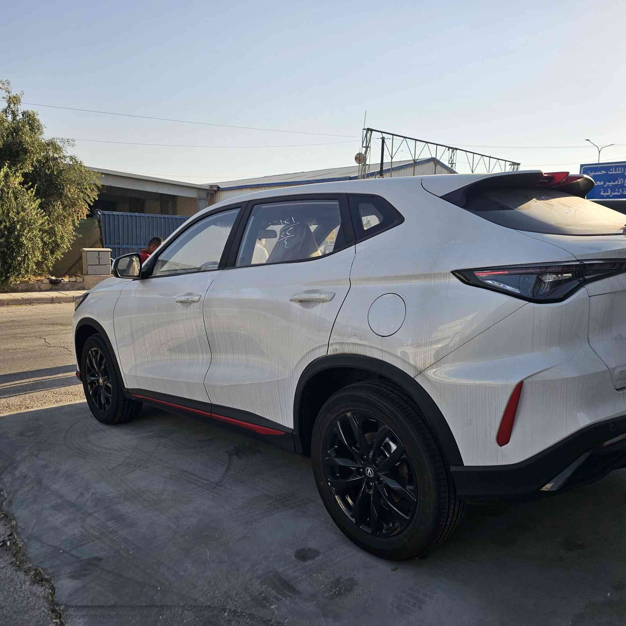تتوفر x5 plus  Sport  4wd طريق الفخامة لتجارة السيارات في بغداد 
شانجان  x5 plus  2027 
المحرك:1500 تيربو  نظام بنزين فقط فقط بنزين  
 يعمل المحرك على  نظام اوكتان قليل من 85 واقل واكثر  
يعني بنزين  عادي يشتغل على  سيارة  و من ضمان الشركة 
دفع رباعي 

المواصفات  
نظام كاميرا  ٣٦٥ درجة  حساسات  ٣٦٥ درجة  
الألوان

  أسود لون متغير 
  أبيض
  فيراني  

نظام شاشة  يدعم اللغة العربية و الإنكليزي 
أنظمة القيادة:  رياضي و عادي و اقتصادي  وصعود الجبال  و توفير 
مقاعد كهرباء  
فتحة سقف بانوراما  
 نظام تعليق مريح جدا 
نظام رفع بوست من اجل تقليل تيربو لاك 
السعر السياره  مع الارقام المرورية  بغداد  

الابيض 27 مليون 
الأسود  و فيراني  26 مليون  و 500 الف 

العنوان: بغداد البياع
للإستفسار 
واتساب فقط 
***********
