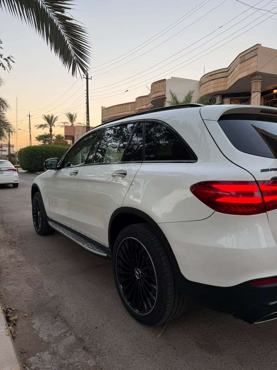 GLC300   2019 للبيع
السلام عليكم 
GLC300
2019 
(قطعه وحده صبغ +بوارد ب اماكن معينه )
(تو ويل )
المواصفات .......
فتحه بانوراما
رادار امامي 
رادار جانبي 
كامرا خلفيه 
شاشه مع شاشة اعطال 
لد امامي مع لد خلفي 
كراسي الاماميه كهربائيه بالكامل 
الكراسي الخلفيه تحكم كهربائي 
اوتو ستوب 
اوتو هولد 
انطمة قياده   (ايكو + نورمال +سبورت +سبورت بلاس )
مري الحانبيه كهربائيه
ترحيب ودخول ذكي 
اناره في البيبان مع الترحيب 
كير مكينه بحالة جداً جيده 
التبريد جيد 
تخم تاير جديد 
بدون اي مسج وبدون اعطال 
ماناقص السياره برغي 
ترايها من الشمال للجنوب 
عنوان السياره بغداد الجادريه 
***********
