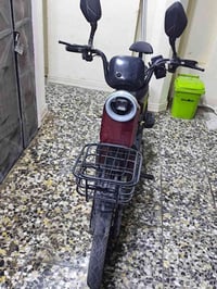 دراجة شحن • بطاريات نظيفة • البياع