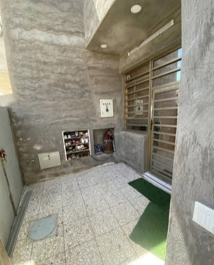 بسم الله وعلى بركة الله ماشاء الله بيت للبيع بناء حديث سنه ٢٠٢٥ المساحه ١٠٠  متر طابقين جنس الارض طابو زراعي سند ٢٥  زراعي الموقع الخطيب الزراعي شارع خولة كافه الخدمات موجودة ماء كهرباء مجاري تبليط البيت طابقين الطابق الأول طرمه حمام صاله مفتوحه مع الحولي ومطبخ مفتوح غرفه منور حمام والطابق ثاني غرفتين نوم وحمام مع صطحين مع بيتونه  ***********
***********
بسم الله وعلى بركة الله ماشاء الله بيت للبيع بناء حديث سنه ٢٠٢٥ المساحه ١٠٠  متر طابقين جنس الارض طابو زراعي سند ٢٥  زراعي الموقع الخطيب الزراعي شارع خولة كافه الخدمات موجودة ماء كهرباء مجاري تبليط البيت طابقين الطابق الأول طرمه حمام صاله مفتوحه مع الحولي ومطبخ مفتوح غرفه منور حمام والطابق ثاني غرفتين نوم وحمام مع صطحين مع بيتونه  ***********
