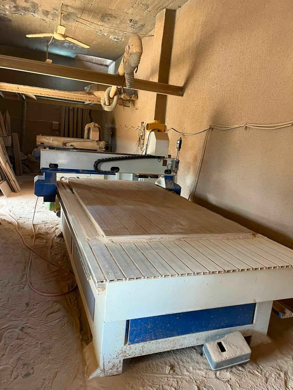 مكينة Cnc للبيع في صناعية حمدان / البصرة قياس 122X244 سبندل 6.4 سيرفو للراغبين الاتصال على ***********
