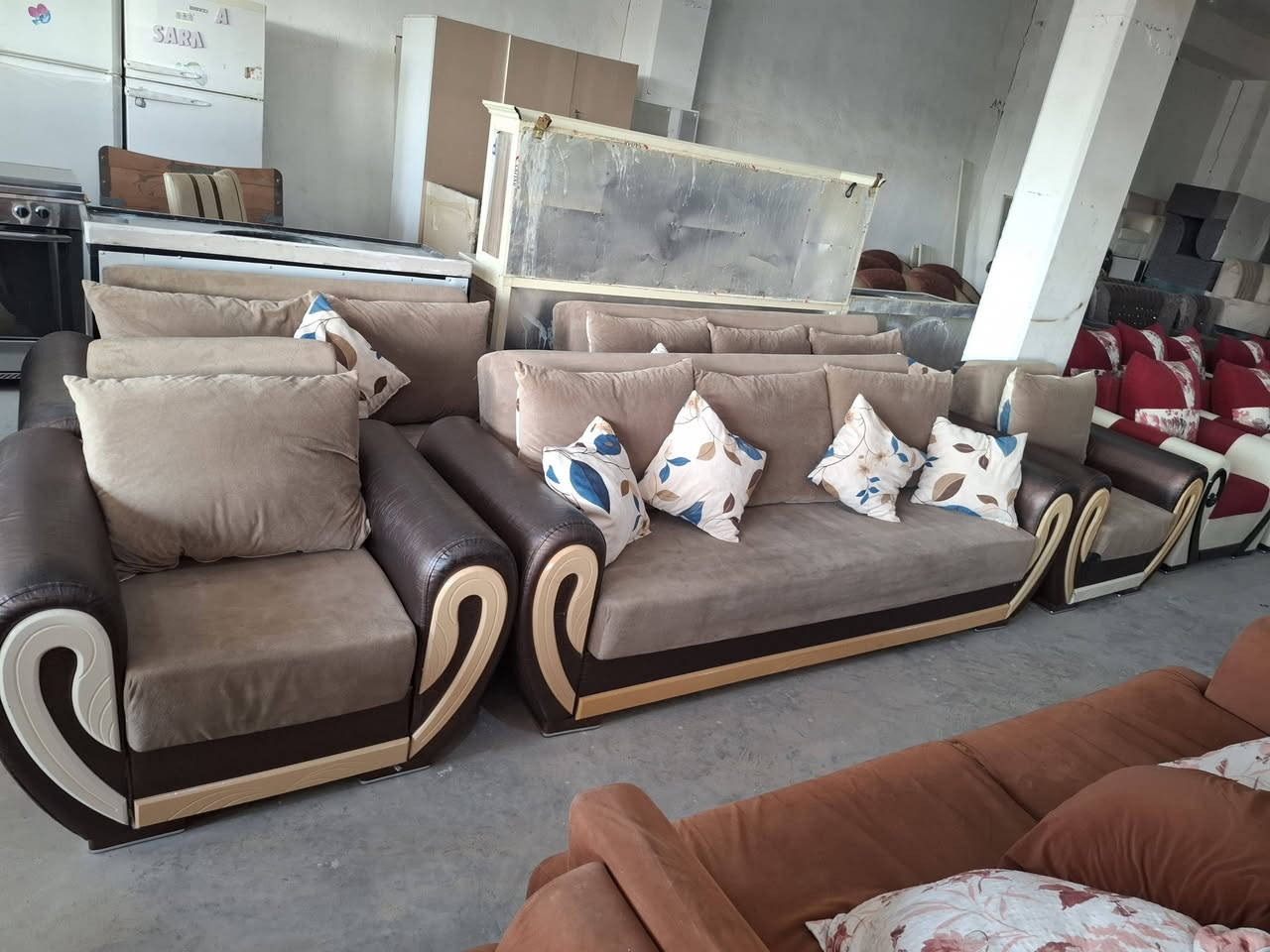 تخم باله تركي ماركه سرير ومخزن اوربي ثقيل نظيف جدا جدا 10نفر اسفنج ضغط طبي بولستر هيكل كلش قوي الضهر كوشه وجهين  نضيف باله تركي
الحمزه الغربي ***********
