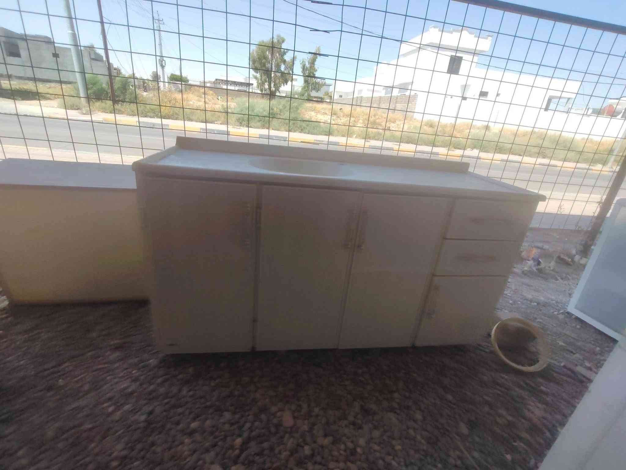 غراض نظيفة للبيع العنوان كيارة شارع الحولي الاستفسار الاتصال بالرقم ***********
