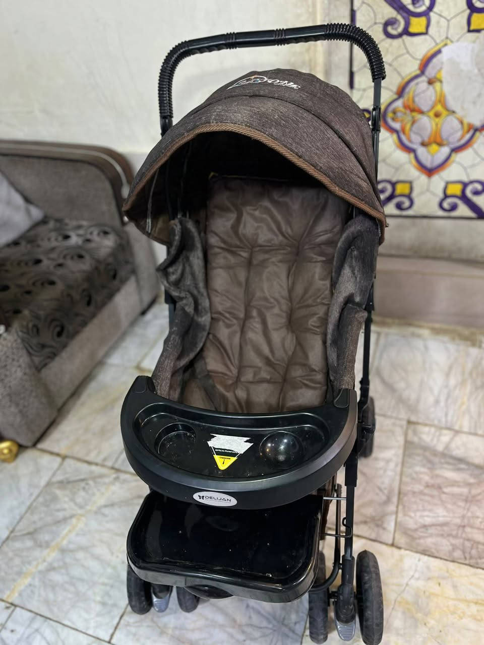 عنوان ناصريه الصالحيه
عربانة طفل للبيع جديده مستخدمه مره وحده فقط سعرها 65الف الشراي يتصل ***********

