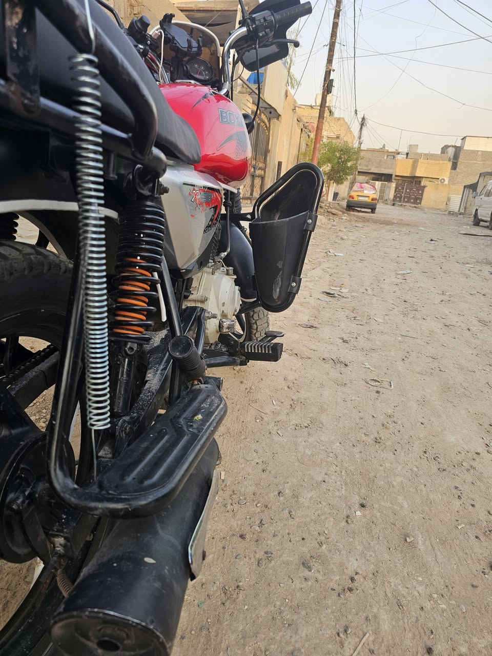 السلام عليكم دراجه بوكسر للبيع موديل ٢٢ طالعه بل ٢٣ كلها شغاله كامله مكمله كهربائيات مكينه اوراق اصولي للترقيم السعر 1150 بيها مجتل بسيط مكاني بغداد الشماعيه *********** شراي اتصل متواجد خاص واتصال
