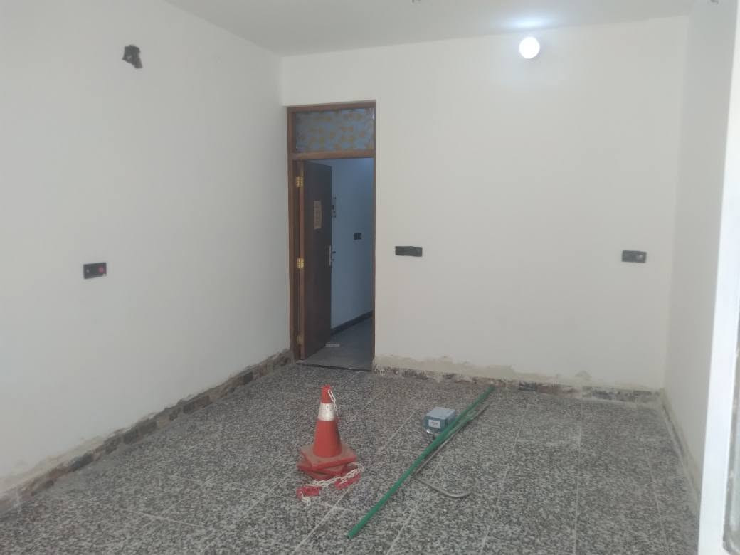 السلام عليكم 

منزل 🏡 الايجار كراده  شارع 62قرب الجامعة التكنلوجيا شارع الصناعة 

ملاحضة انا صاحب القار لست مركز عقاري {{{بدون عموله}}}

اللمساحة 140

واجهة     5
 
2 كراج

3   صحيات

3    غرف

1 مطبخ

1 استقبال 

2 بلكونات
2منور
2 اسطح
2سخانات
8كامرات صوت وصورة 
منزل 🏡 مصبوغ كامل الخدمات 

الاستفسار على الرقم أدنى واتساب فقط

*********** بغداد, العراق
