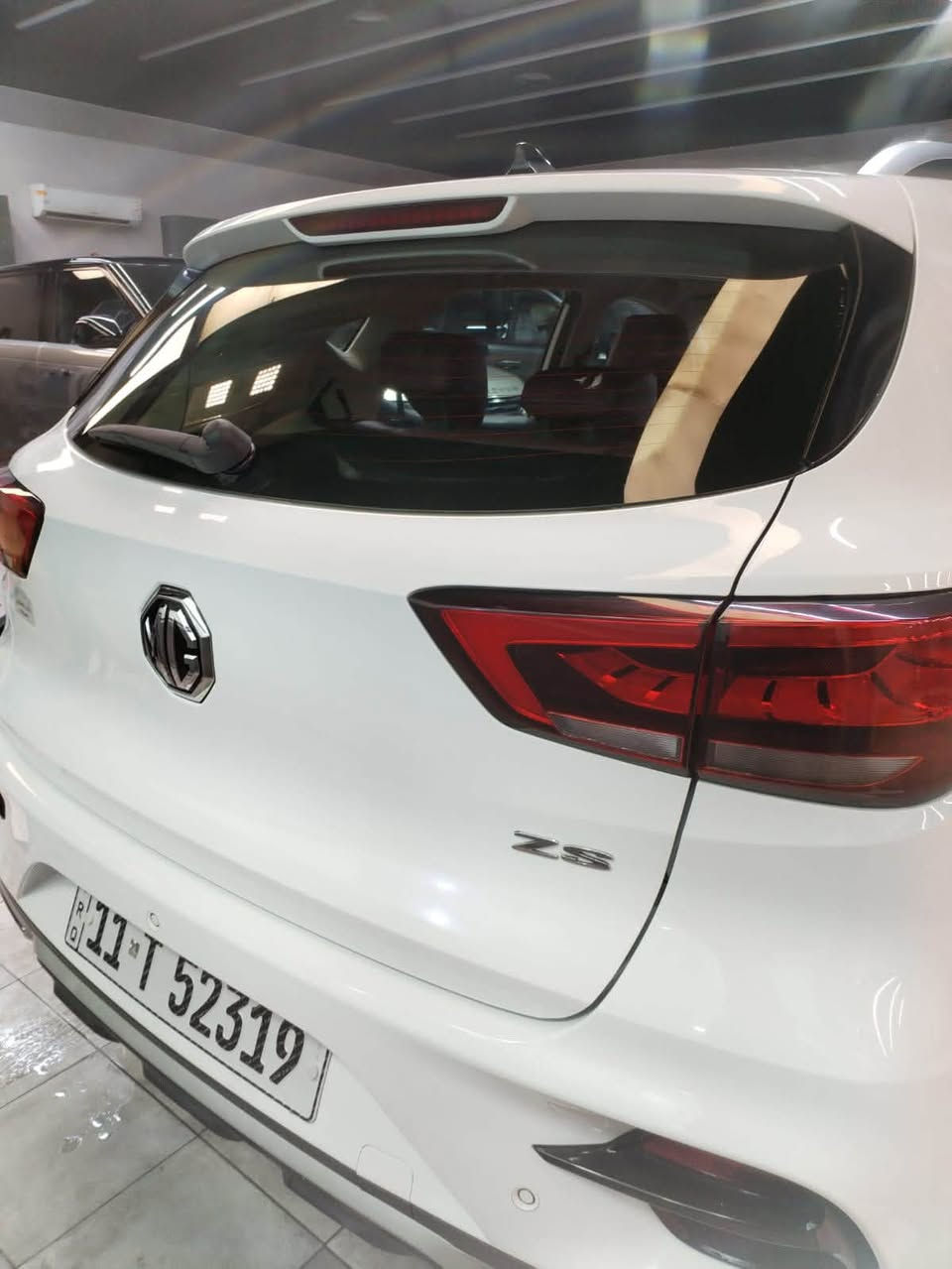 MG نوع ZS موديل  
 رقم بغداد الجديد الدولي 

مواصفات السيارة
* الموديل MG ZS2021
* محرك: 1500 اقتصادي 
* اللون: ابيض 
* ناقل حركة: أوتوماتيك
*  تشغيل بصمة + دخول ذكي
* بصمة ابواب
* ستيرن جلد ( تحكم جهتين ) 
* حاكية للإتصال والرد على المكالمات
* بلوتوث + USB
* شاشة لمس كبيرة متعددة الوسائط (اندرويد اوتو + كار بلي)
* كامرة خلفية دوارة 
* حساسات خلفية 
* هاند بريك دكمة 
* نظام اوتو هولد 
* نظام نزول منحدرات
* بصمة عدد ( 2 )
* تبريد قطعتين + تدفئة 
* لايت زنون عالي + ناصي
* لدات نهاري 
* بك لايت LED
* مرايا كهرباء + اشارات بالمري 
* كشافات هالوجين
* مثبت سرعة ESP
* مانع انزلاق المكابح APS
* حساسات نظام مراقبة ضغط الإطارات TBMS
* جنوط أصلية 
* ويل كب عدد ( 5 )
* ايرباك AIR BAG عدد ( 2 )
* حاملات اكواب عدد ( 6 )
* سبير منازل من الجنطة ولا مفتوح + المعدات كاملة الأصلية غير مفتوحة

السعر المطلوب ( 103)
مكان السيارة بغداد / بغداد الجديدة
رقم الهاتف /***********
او مراوس حسب القناعة
