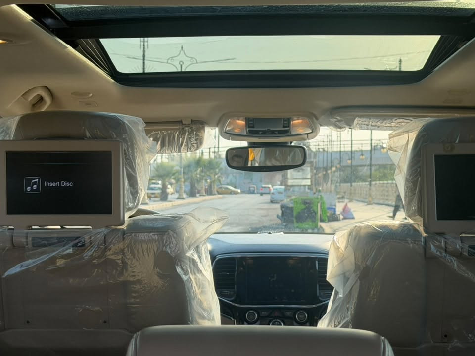 جيب كراند شيروكي لمتدد بلاس
مديل 2019
*  خليجي مكفولة 
* محرك 3.6L V6 Pentastar
* قوة 295 حصان
* قير أوتوماتيك 8 سرعات
* دفع رباعي 4×4
* ماشيه,143 كم
* نظام Quadra-Lift للرفع والخفض
* نظام دفع Selec-Terrain بأوضاع متعددة للقيادة
* فتحة سقف بانوراما
* داخلية جلد Nappa فاخر
* مقاعد أمامية كهربائية
* تبريد وتسخين المقاعد
* ذاكرة للمقاعد
* دركسون كهربائي
* دركسون جلد مع أزرار تحكم
* شاشة Uconnect
* Apple CarPlay / Android Auto
* كاميرا خلفية
* حساسات أمامية وخلفية
* مثبت سرعة
* تشغيل ودخول ذكي
* تشغيل عن بُعد
* مرايا كهربائية
* باب خلفي كهربائي
* جنوط خاصة بفئة Overland
* إضاءة LED
* نظام صوت فاخر
* تكييف أوتوماتيك
السياره مكفوله 
* السيارة نظيفة جداً واستخدام شخص 
السياره تحويل نفس اليوم 
العنوان ميسان  
الرقم ***********
السع258$ وبي مجال
