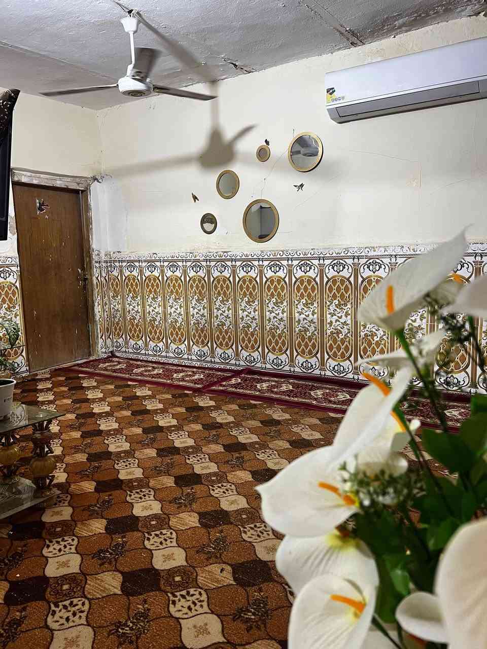 دار سكن للبيع مساحه البيت 230
حي الحكيم نزله عميد جادر
يتكون من غرفتين ومطبخ وستقبال وصحيات 
السعر 35وقابل للتفاوض 
للاستفسار
***********
