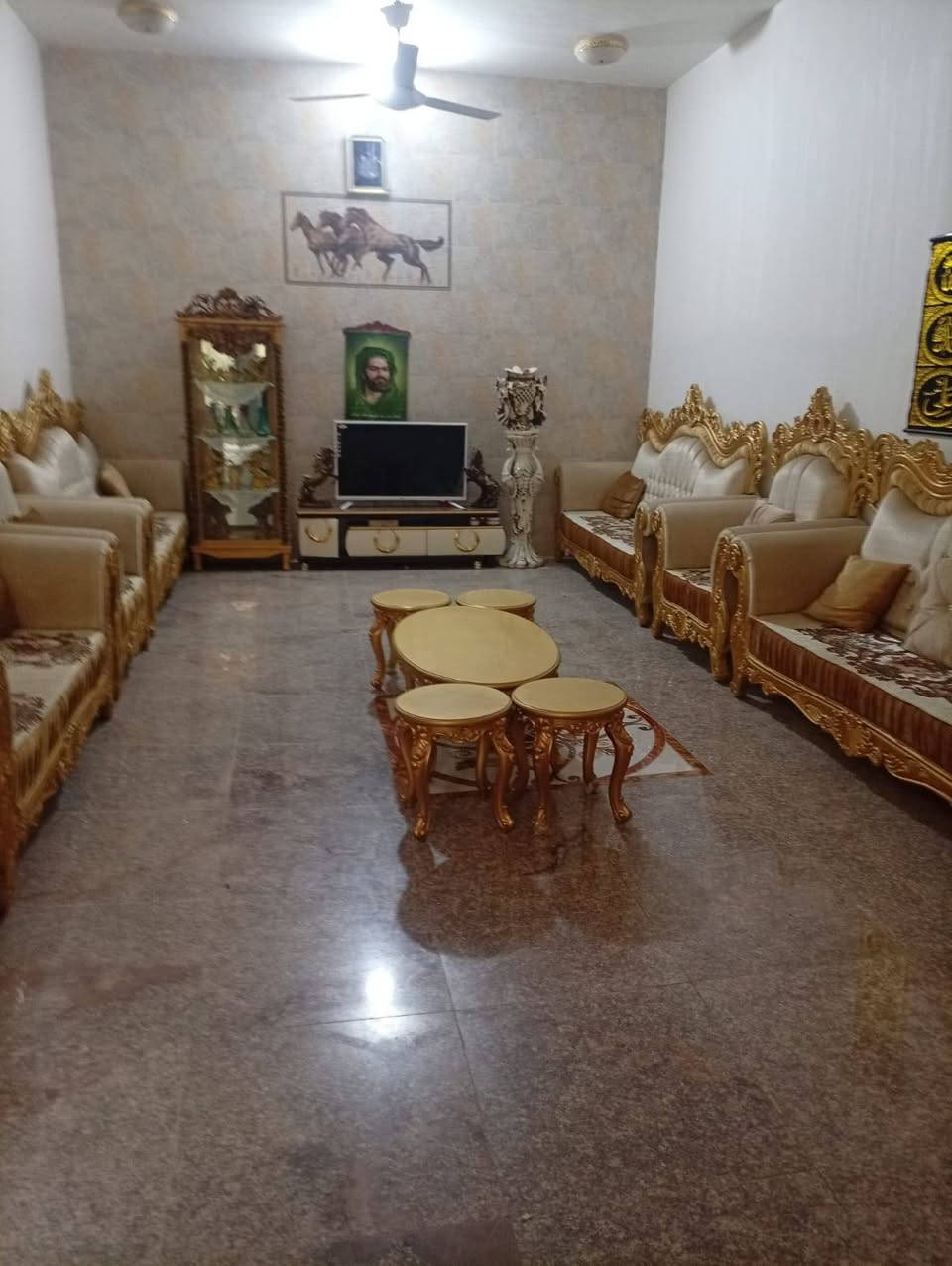 السلام عليكم 

بيت للبيع _  حي الحوراء 

مساحه البيت _ 200 متر 

البناء حديث _ غرفتين +صاله +مطبخ +استقبال 

الطابق الثاني _غرفه +صاله 

للاستفسار الاتصال على الرقم ***********

تابع الصفحة لتصلك جميع العروض

مستعدون لعرض وتسويق عقاراتكم ماعليكم سوئ أرسال التفاصيل علئ الخاص

