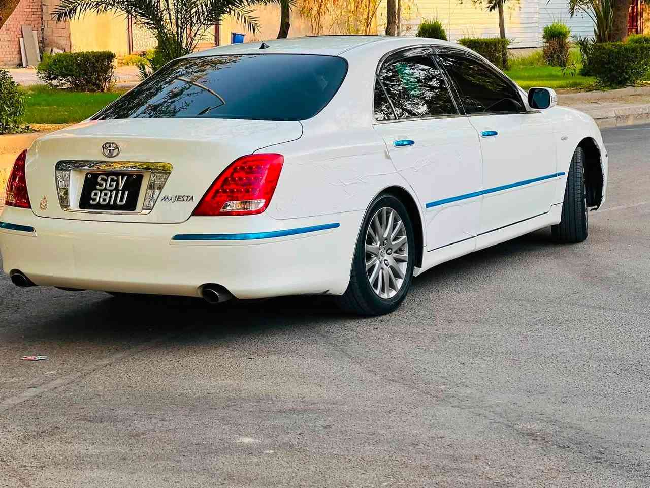 للبيع فقط  كصت قمارة فقط الباقي شرط السونار 2008 فول
5دكم . جوبلسات 

✅ محركها V8 الحجم 4300.

✅ كشنات  اسود ملكي المرغوب  اصل.

✅ تبريد امامي خلفي3قطع.

✅ 3قطع بردات خلفيه.

✅ اربع كشنات كهرباء.

✅ 3برده خلفيه وجانبيه كهرباء اصليه.

✅ 5بصمات ابواب+بصمة تشغيل+ صندوك شفط 

✅ كشنات خزن ميموري.

✅ حساسات  امامي وخلفيه

✅ كامره خلفيه 

✅ بگ لايتات لد اصل.

✅ ثلاجة

✅ مري ترحيب عند الاقتراب+اشاير بالمري والجملغات.

✅ ستيرن كهربائي

✅ مري كهرباء+هيتر♨️.

✅ تحكم ستيرن+كروز تثبيت سرعه.

✅ جنطه جكات كهرباء شفط.

✅ السياره بيه رادار اصل

✅ سياره ماشيه ٦٠ الف 

✅سيار بيه ضبابي اصل 

***********وباقي المواصفات المعروفه لل5دكم. أدوات دخول جديد
