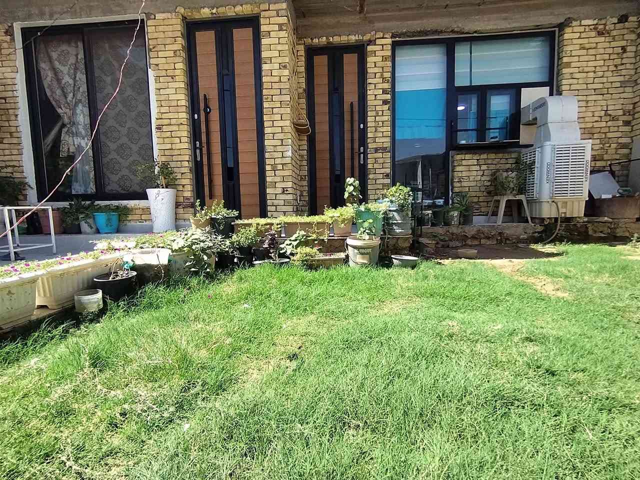 🏡 دار سكن للبيع | موقع مميز جداً
📍 الموقع: الخاجية – توزيع الضباط
 – #شارع_20
📌 الموقع التفصيلي:
 #خلف_ماركت_عمو_حيدر
📐 المساحة: 260 م²
📏 الواجهة: 10 م
📏 النزال: 26 م
🏗️ سنة البناء: 2026
✨ تفاصيل الدار: ▪️
طابق واحد 
 استقبال واسع
▪️ هول
▪️ مطبخ
▪️ غرفتين نوم
▪️ مجموعة صحية
▪️ درج + بيتونه
▪️ گراج 🚗
▪️ حديقة 🌿
⭐ دار حديثة البناء بموقع مميز، ومساحة وواجهة ممتازة، وتصميم عملي ومناسب للسكن العائلي.
📞 للاستفسار / ***********
                       ***********
