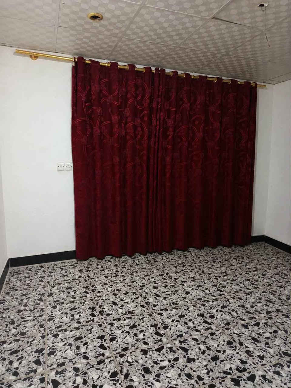 السلام عليكم 

مشتمل للبيع مساحته ٨٠م في العزة الجديدة على الشارع العام طابقين الطابق الارضي يتكون من غرفتين نوم واستقبال ومطبخ وصحيات داخلية وخارجية والطابق الثاني يتكون من غرفتين نوم ومطبخ وصحيات
 
واتساب 
***********
