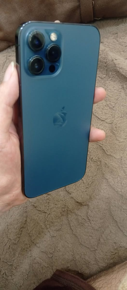 iPhone 12 Pro Max
 

 السعة: 256G

 وجهاز نظيف جدا جدا 

 مامبدل أي قطعة، والجهاز بحالة ممتازة وجاهز لأي فحص.

المكان بغداد 
الدوره 
***********
السعر 450 وبي مجال
