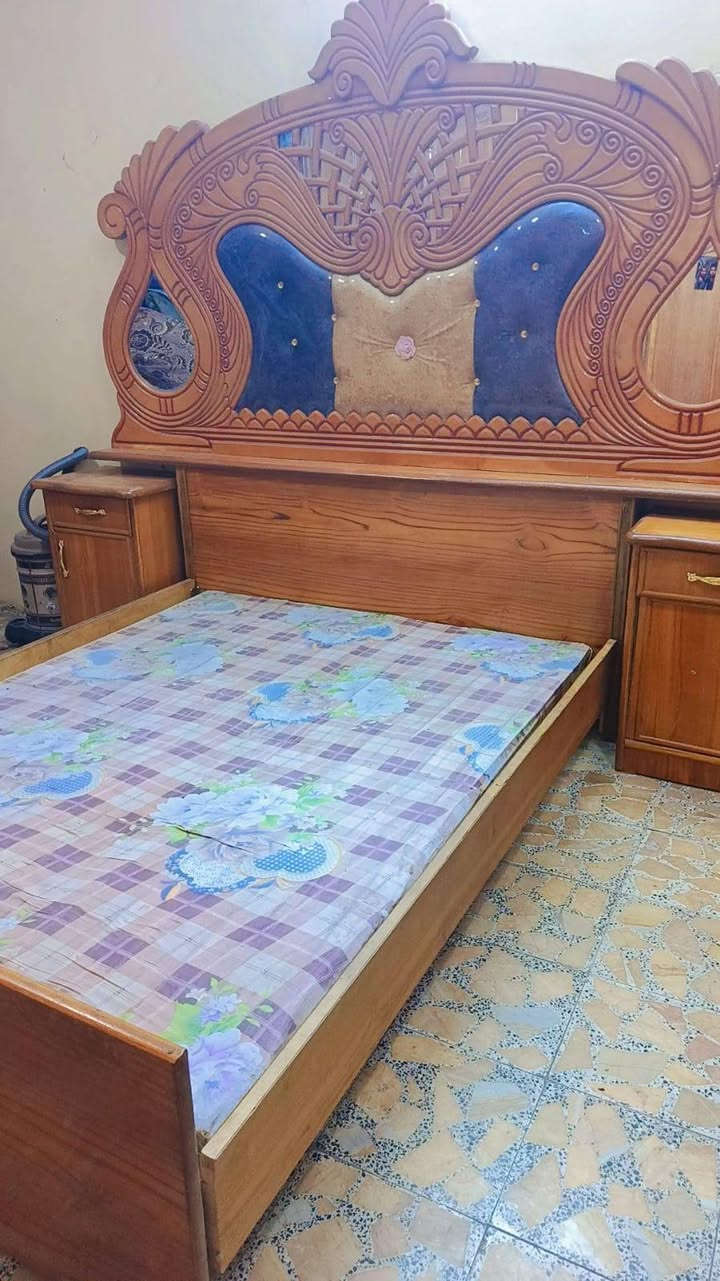 غرفه صاج عراقي مفصله تفصال مليون ونص قبل سنه هسه محتاج ورد ابيع ب700بياعه شرايه لاتخابر اصلن عنوان مدينه صدر ***********
