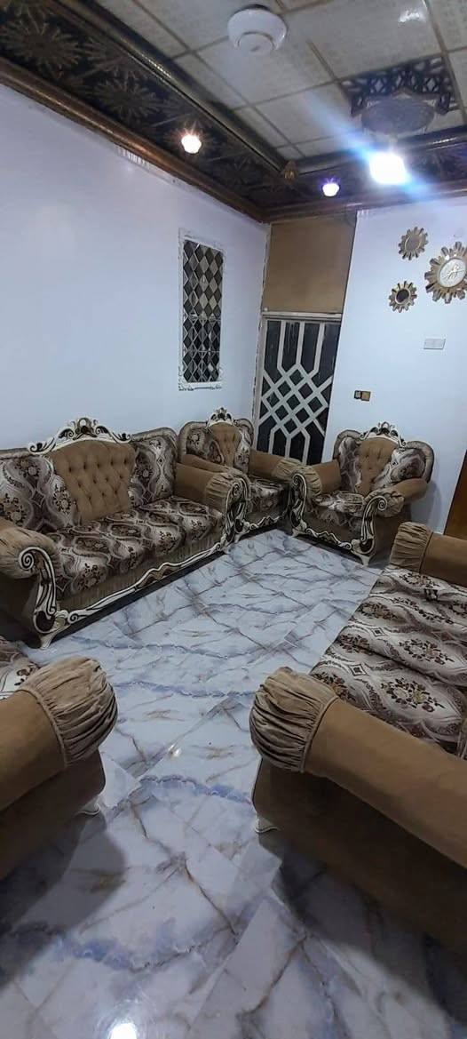 قنفات مستعمله نظيفه ٣ كبار و٢ صغار
السعر ٦٠٠ الف
العنوان بصره ياسين خريبط 
تلفون ***********
