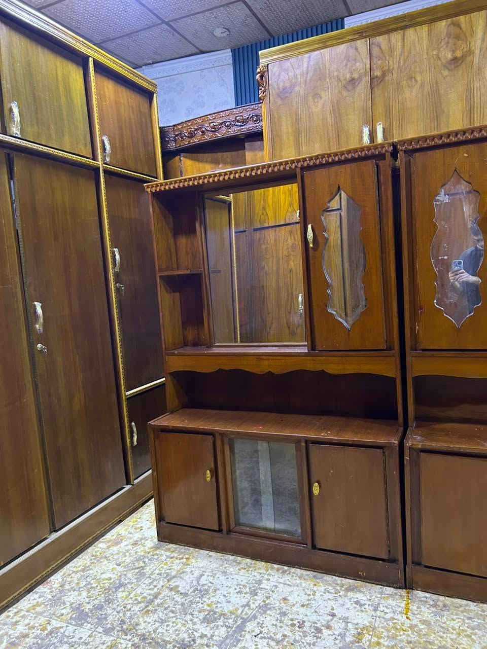 سلام عليكم غرفه حطاطة مستخدمه للبيع سعر 525 وبيهة مجال بصيط المكان رمادي الملعب سوك سلاله ***********
