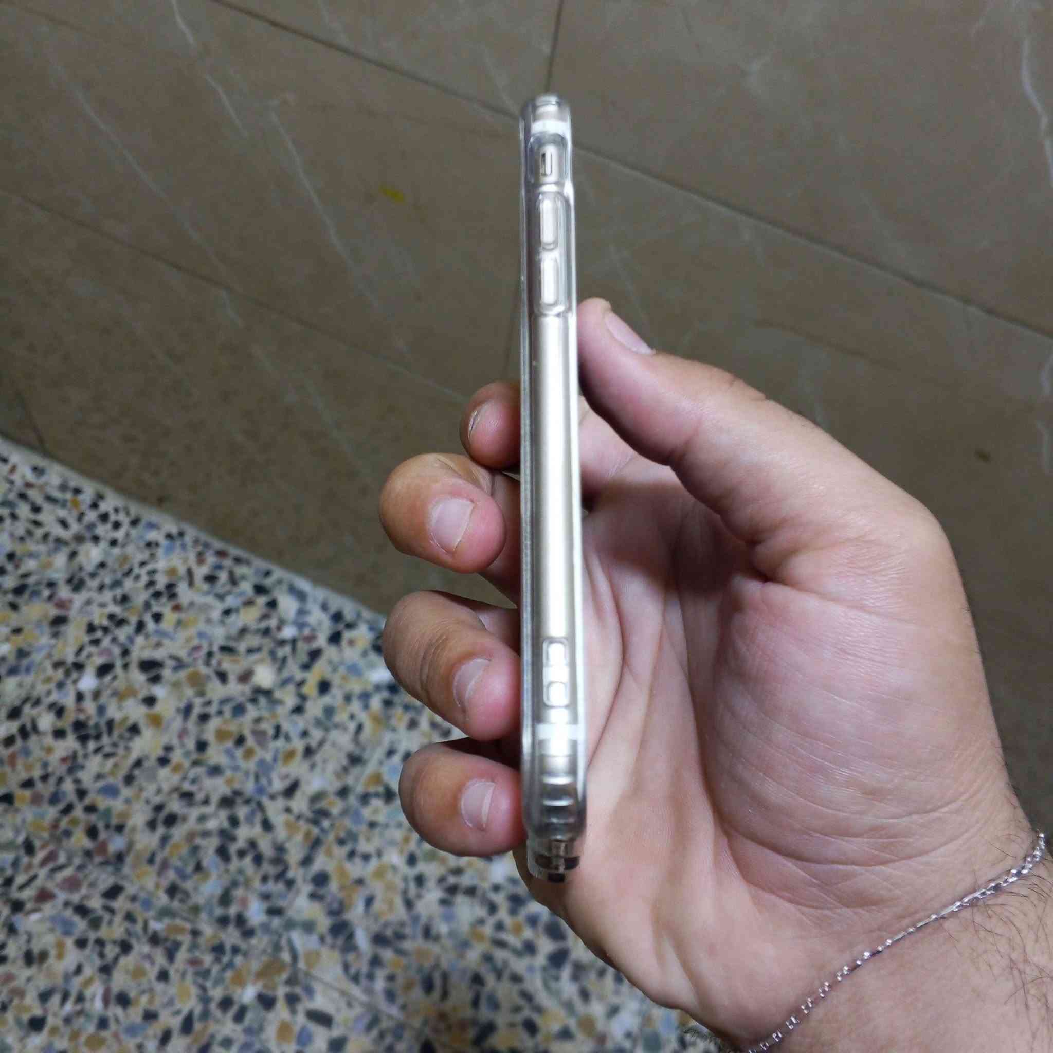 ياالله يارزاق السلام عليكم شباب ايفون سفن عادي ذاكره 32بطارية 78جهاز ممبدل بي شي كلش نضيف ع فحص تاخذه شحنه يخبل الله شاهد جان مضموم صوته كلش حلو كامراته سيمكارت تكنيك كله شغال جهاز  سعر 80وبي مجال قليل مكاني بغداد الدورة شارع 60 ‏‪***********‬‏رقمي الهاتف
