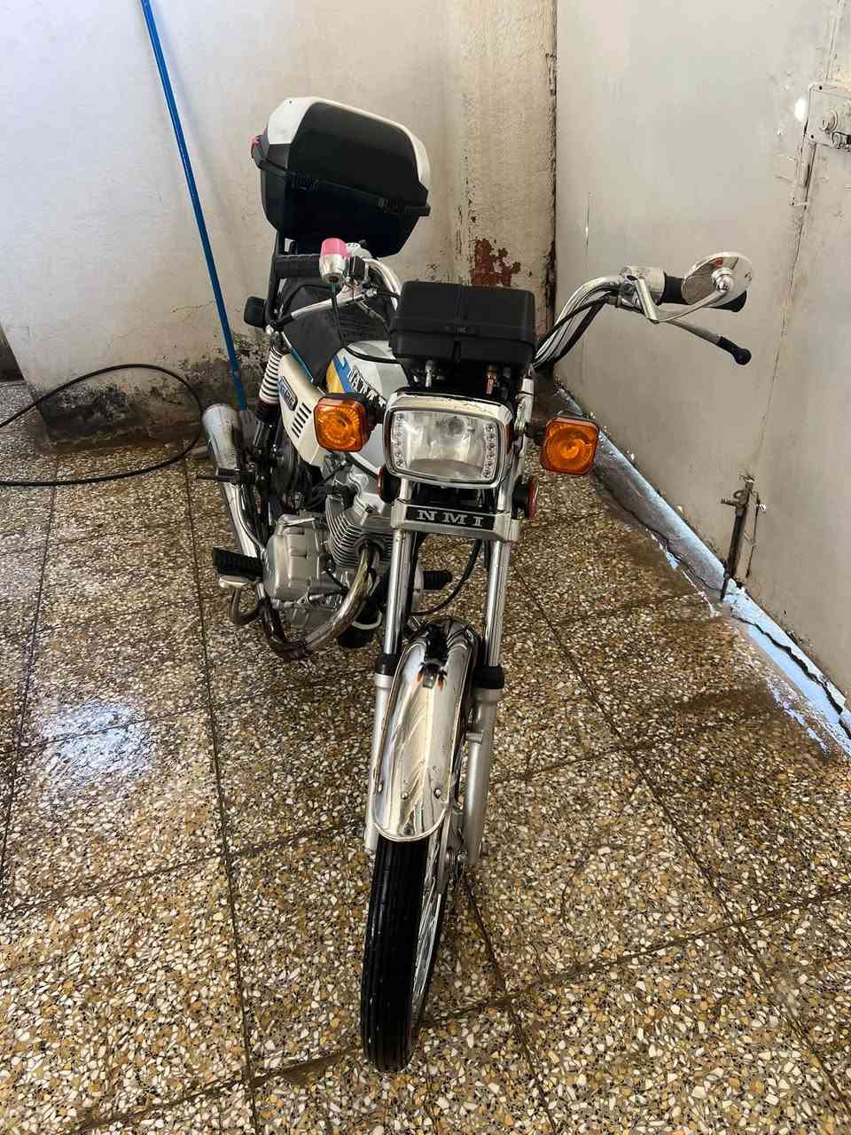 السلام عليكم
 نامه موديل 24 كفاله كهربائيات كلها شغاله ودراجه خير من الله محرك نضيف 3 احرف اوراق كامله
عنوان حله ورديه 
سعرها 450 قفل
***********
