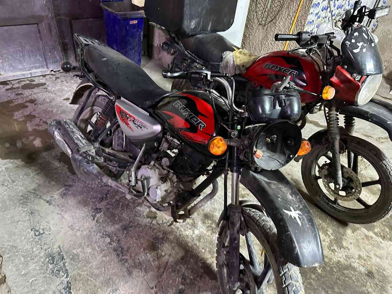 سلام عليكم ورحمه الله
دراجتين بوكسر الحمره موديل 23 
السوده وديل 21 شرط ثنيهم تحويل ثاني يوم باسمك الحمره مجفته ومرقمه 
السوده لاطشه المكينه مالتها وأوراقها كامله 
ثنيهم رايدهم 2,600 وبيهن مجال حك الجيه 
لحد يخابرني بس ع وحده ﭑࢪيَد ابيعهن واجيب وحده نضيفه بدالهن والي يحب يراوس بمديل 23 ونضيفه هم ميخالف رقم تليفوني ***********
مكاني بغداد المشتل
