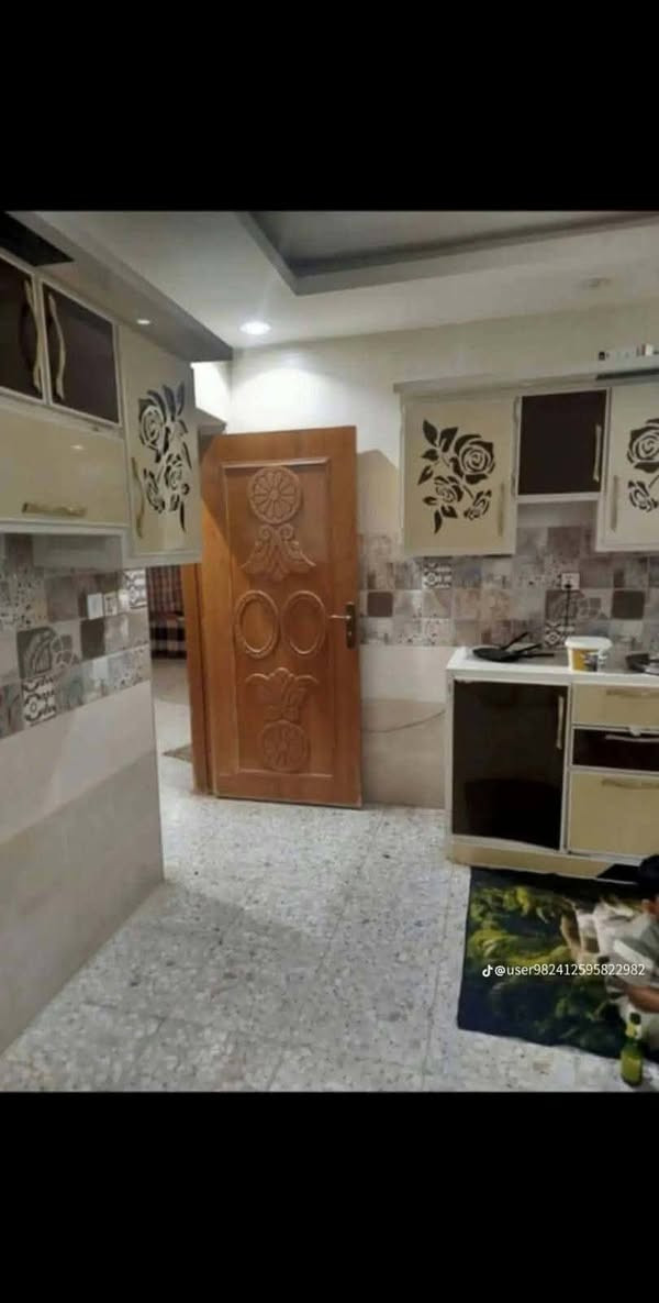 يا الله عرضنا لهذا اليوم للبيع بيت طابو صرف   مساحه 200  متر 
 طابق واحد يحتوي على غرفتين 

سعره 200    وبيه مجال جدا بسيط 

 الموقع  بابل  شارع السلام قريب جدا على كراج الموحد 

للاستفسار الاتصال على الرقم ***********

نص مكتوب في الصور:
- @user982412595822982